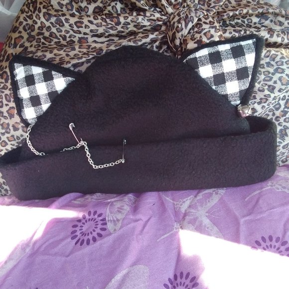 One Size Fits All Checkered Cat Hat Beanie with Ears - Picture 1 of 3